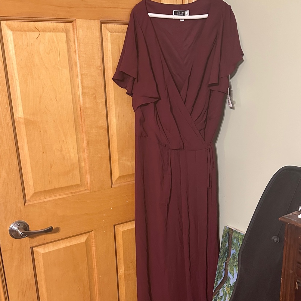 Elegant Burgundy Maxi Dress